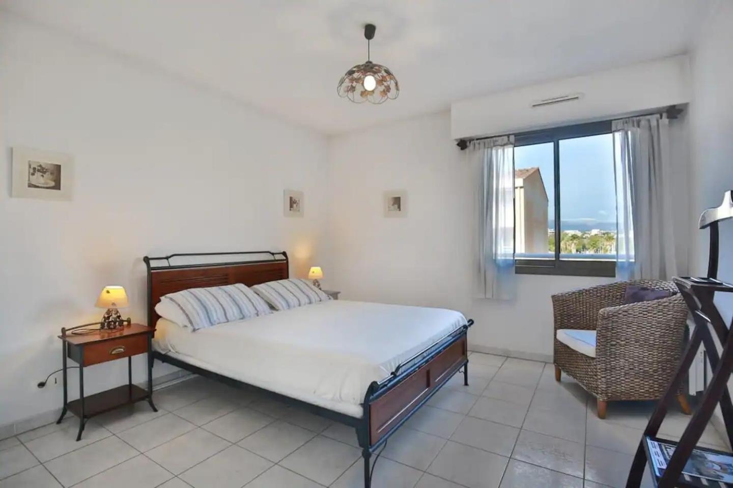 Charming Two-Bedroom Apartment With Balcony And Garage By The Marina Αντίμπ Εξωτερικό φωτογραφία