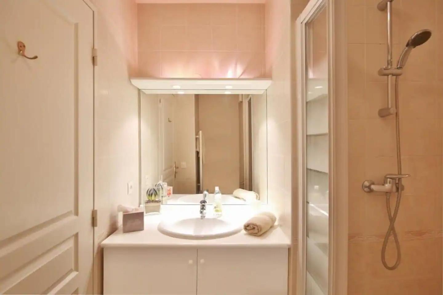 Charming Two-Bedroom Apartment With Balcony And Garage By The Marina Αντίμπ Εξωτερικό φωτογραφία